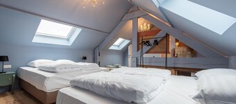 Romslig feriehus med solrik terrasse