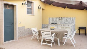 Outdoor dining - Holiday Home in Siracusa with garden (Siracusa (SR))