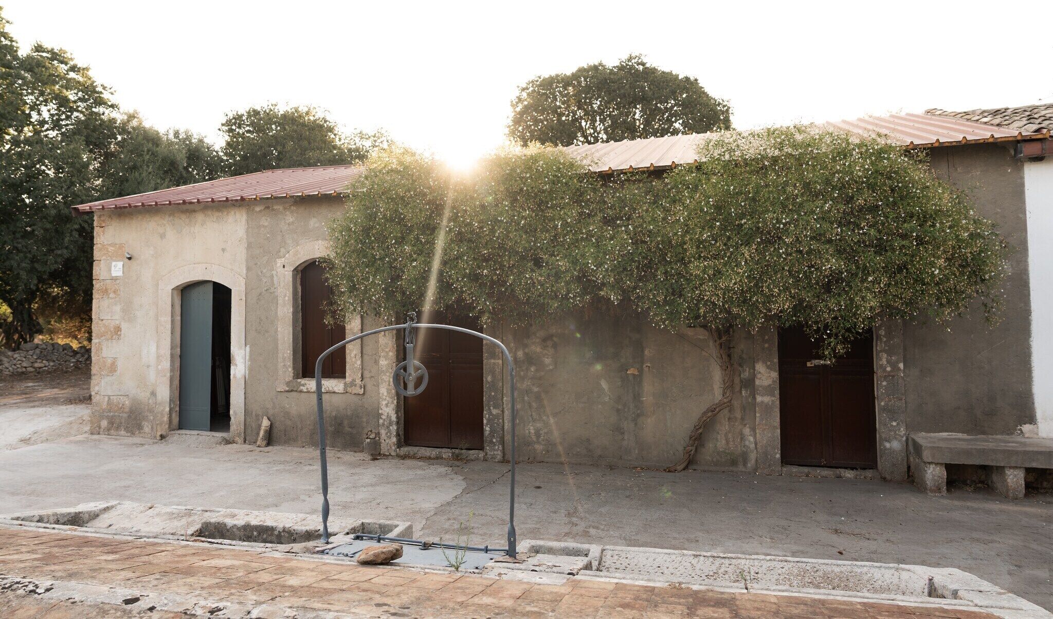 المنشأة من الخارج