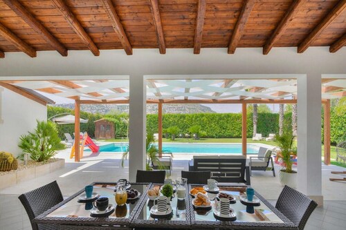 Großzügige Villa in Syrakus mit privatem Garten
