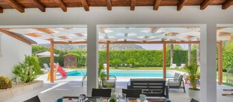 Ampia villa a Siracusa con giardino privato