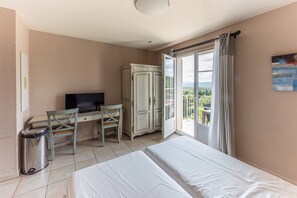 Room - Countryside apartment in Callian for 2 guests (Callian)