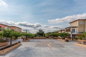 Property grounds - Countryside apartment in Callian for 2 guests (Callian)