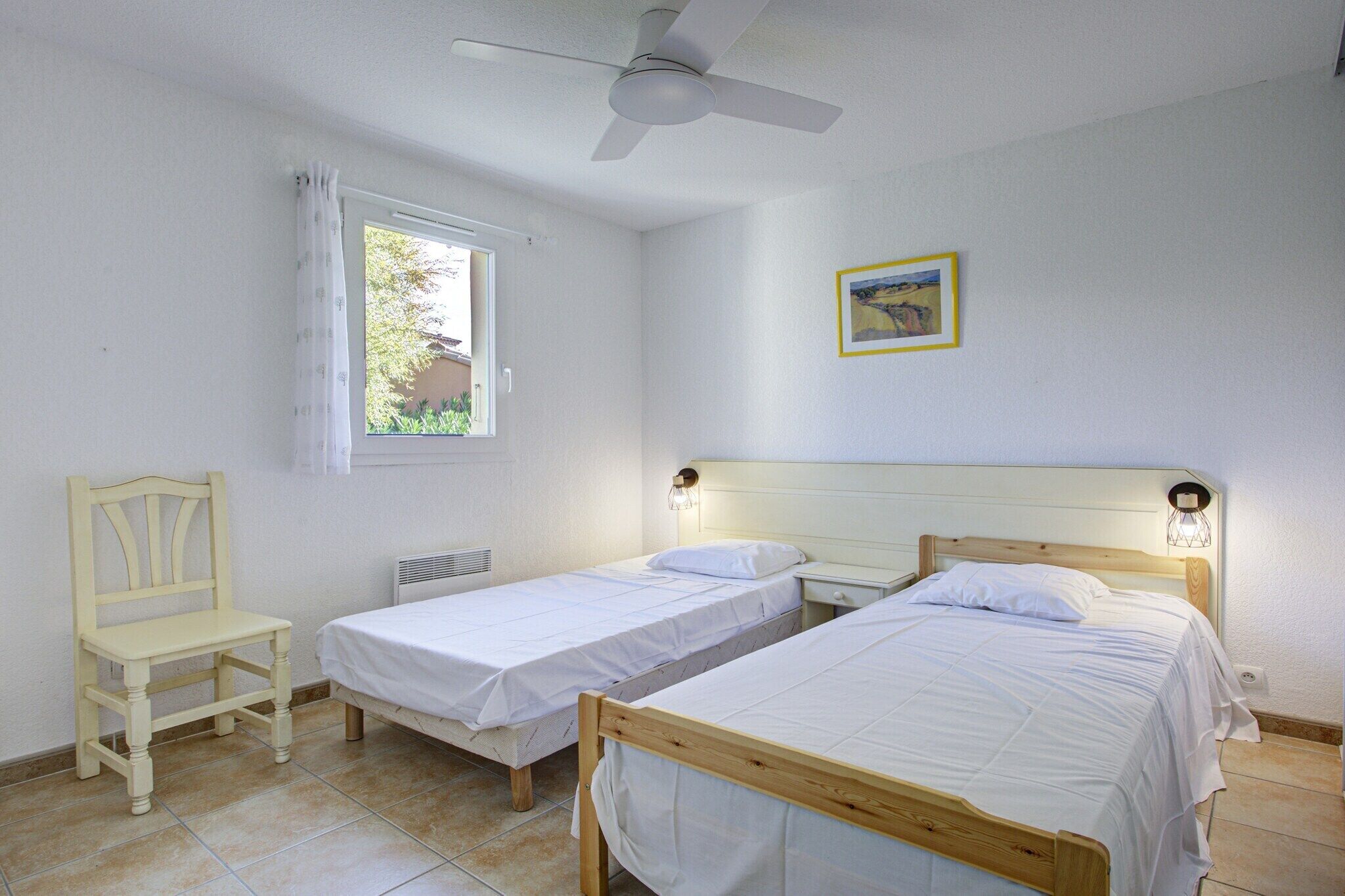 2 chambres, fer et planche à repasser
