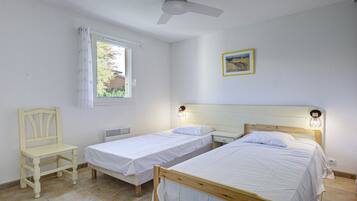 2 chambres, fer et planche à repasser