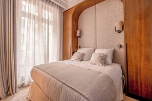 3 bedrooms, desk, iron/ironing board, Internet - Luxury A/C Apt - 6P/3BDR - Arc de Triomphe (Paris)
