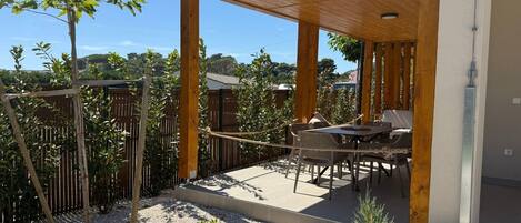 屋外ダイニングエリア