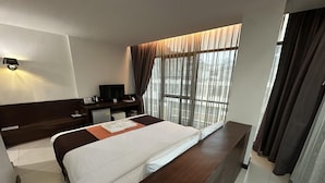 1 habitación y escritorio 