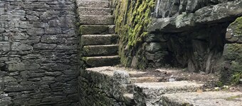 Old Mill nestled on the river bank in the Cober Valley - 5 min walk to town