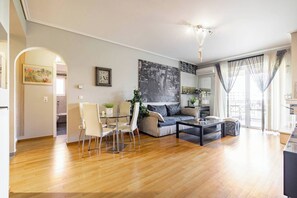 Books - Casa Myriam Marousi View & Parking (Marousi)