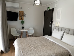 Desk, soundproofing, iron/ironing board, internet - Skyfall Studio Marousi (Marousi)