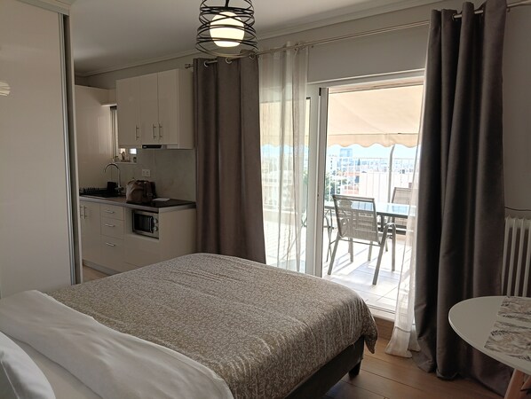 Iron/ironing board, internet, bed sheets