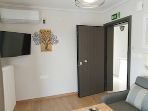 TV - Skyfall Studio Marousi (Marousi)