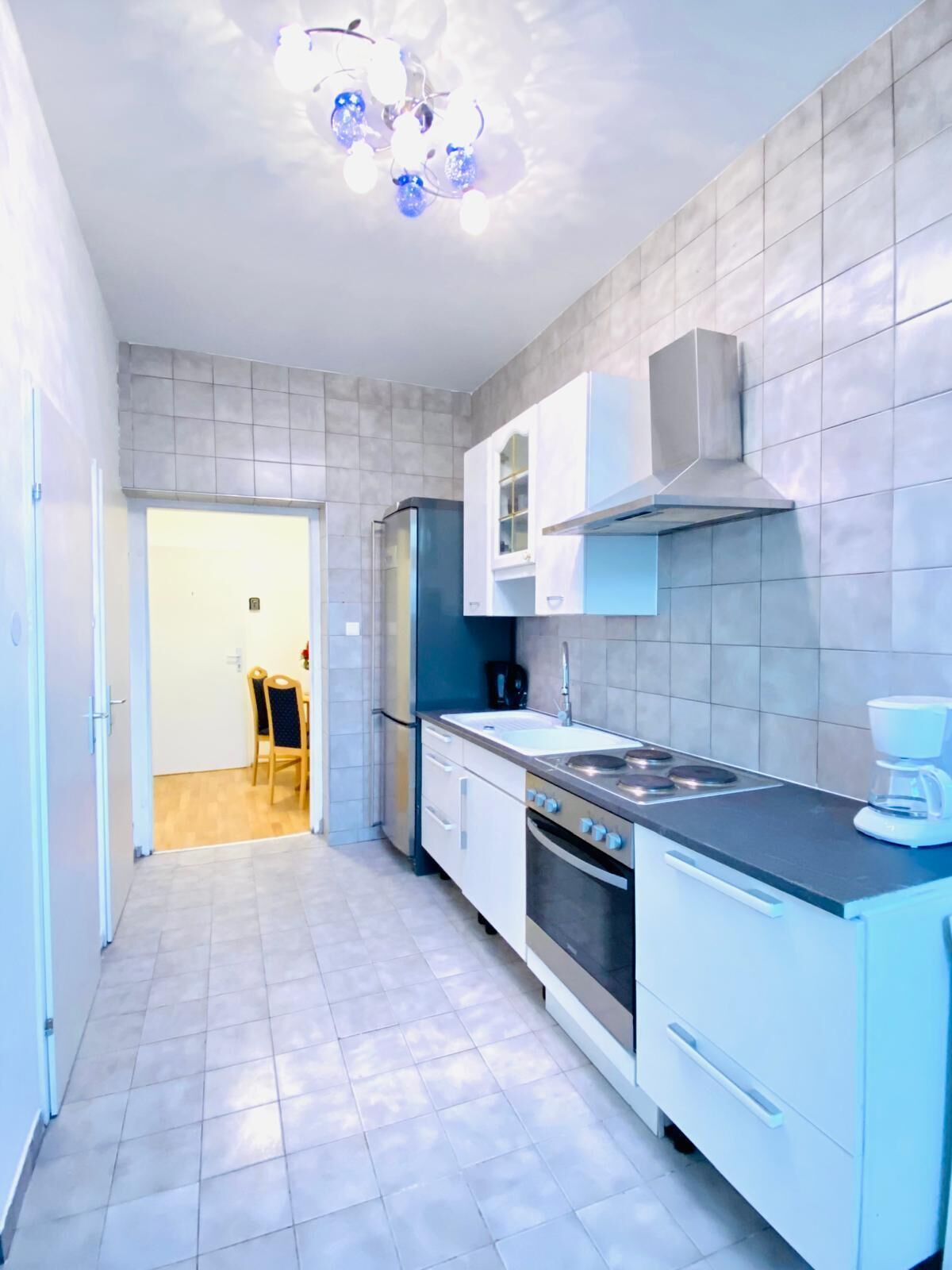 Basic Apartment | Private kitchen | Fridge, oven, stovetop, cookware/dishes/utensils