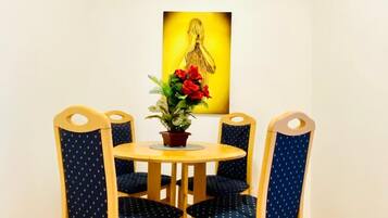 基础公寓 | 私人厨房 | 冰箱、烤箱、炉灶、厨具/餐具