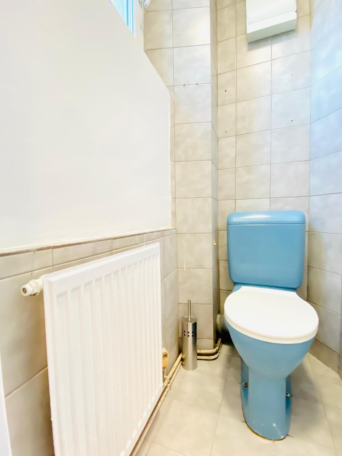 Basic Apartment | Bathroom | Shower, free toiletries, hair dryer, towels