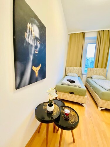 5 Bedroom Apartment near Schonbrunn