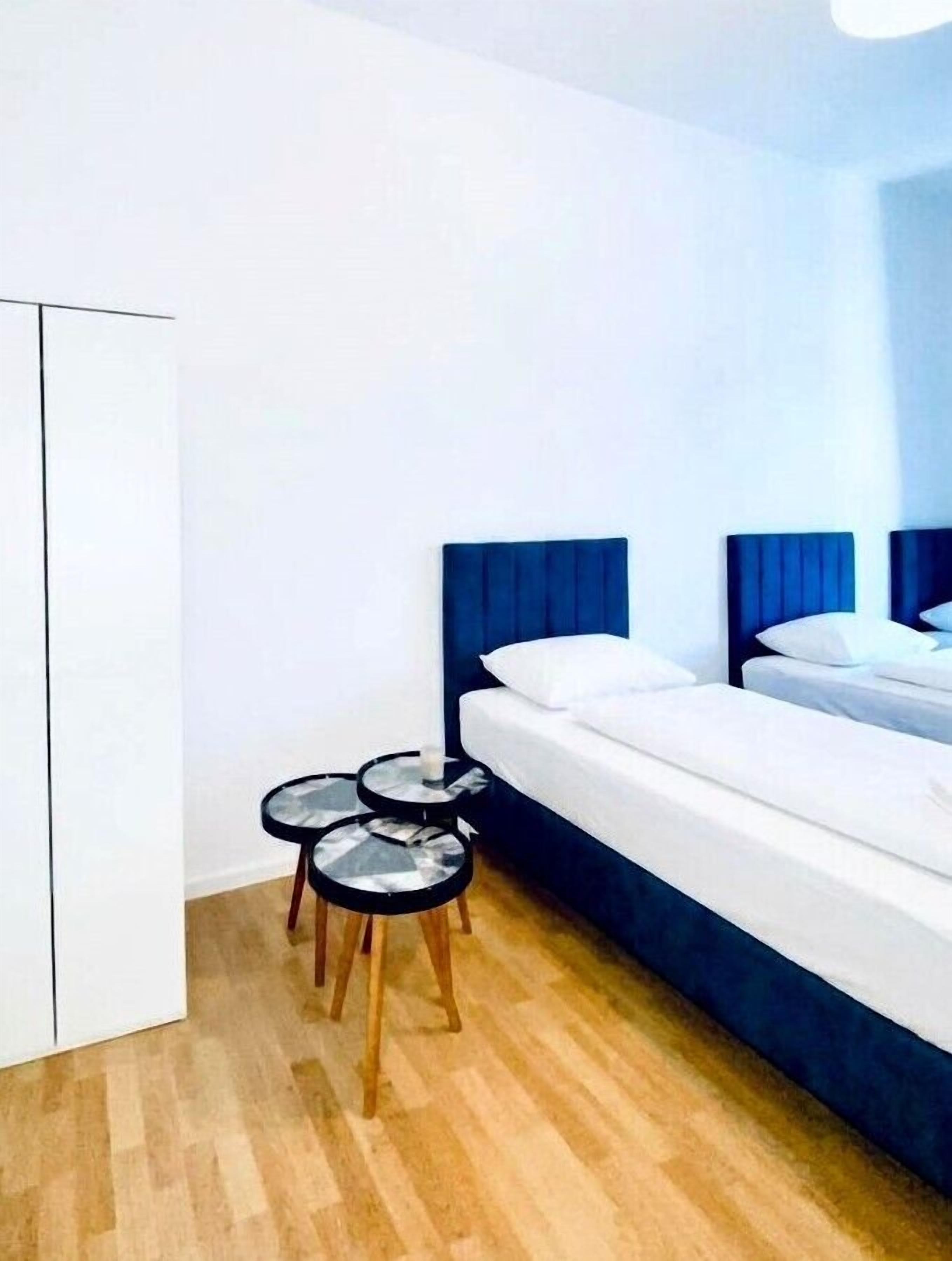Basic Room | Iron/ironing board