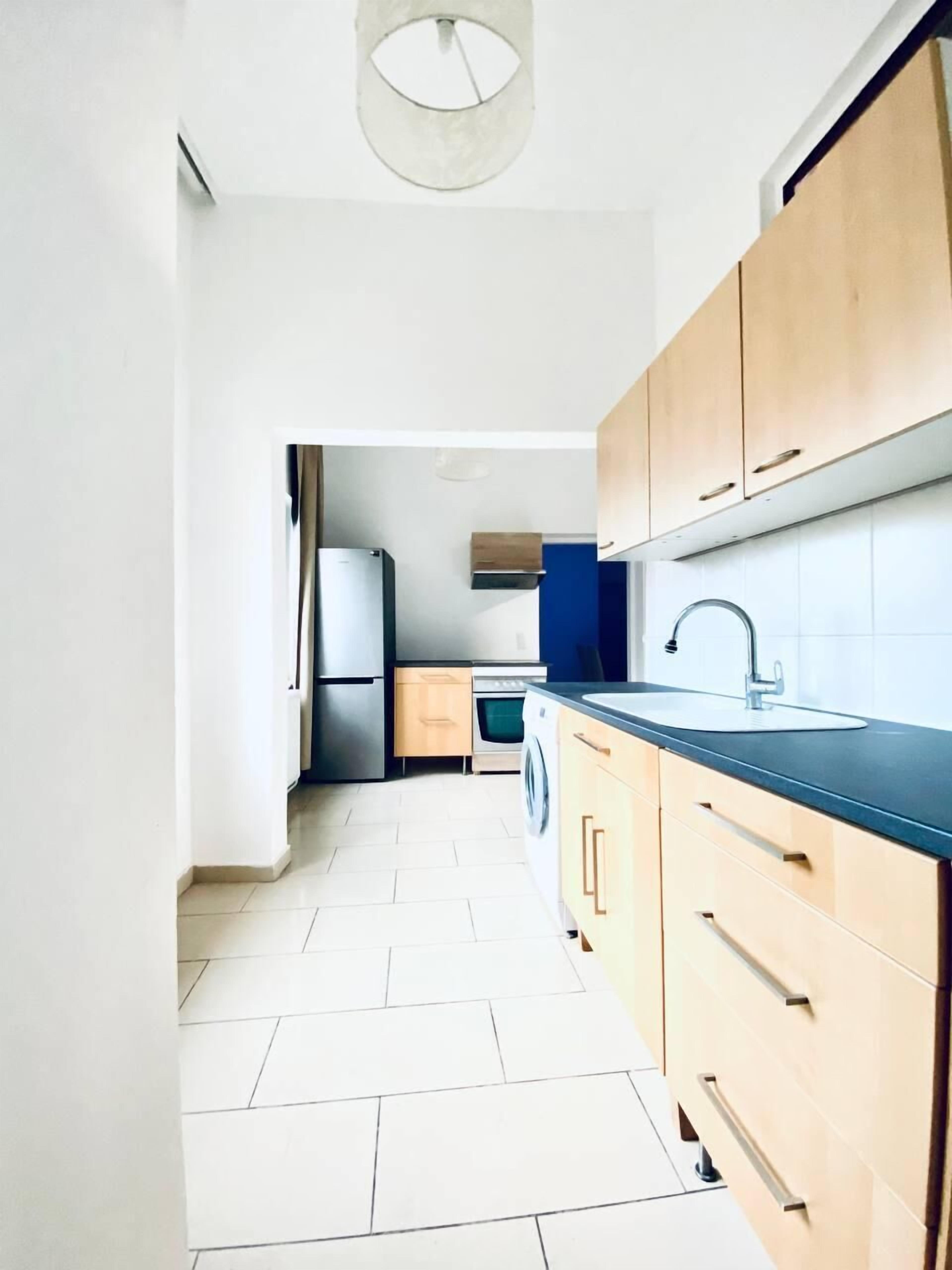 Basic Apartment | Private kitchen | Oven, stovetop, cookware/dishes/utensils