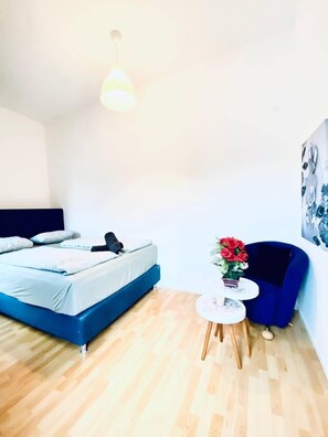 Basic Apartment | Iron/ironing board