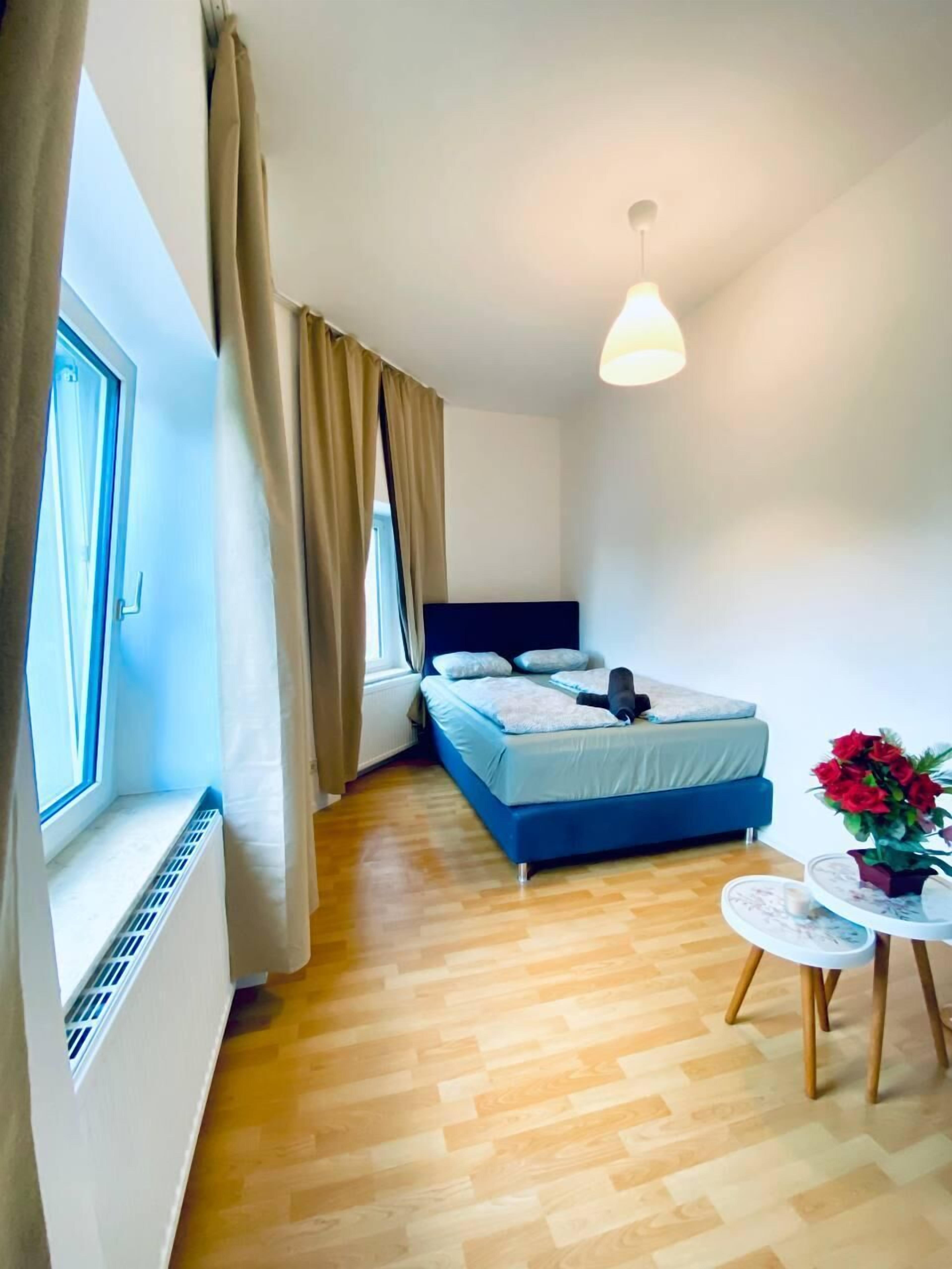 Basic Apartment | Iron/ironing board