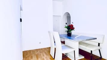 Horno, placa de cocina, utensilios de cocina