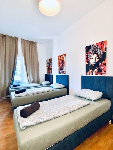 Budget Friendly 4 BR Apt for Groups