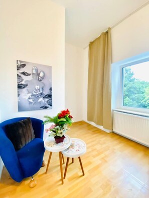 Eenvoudig appartement | Een strijkplank/strijkijzer
