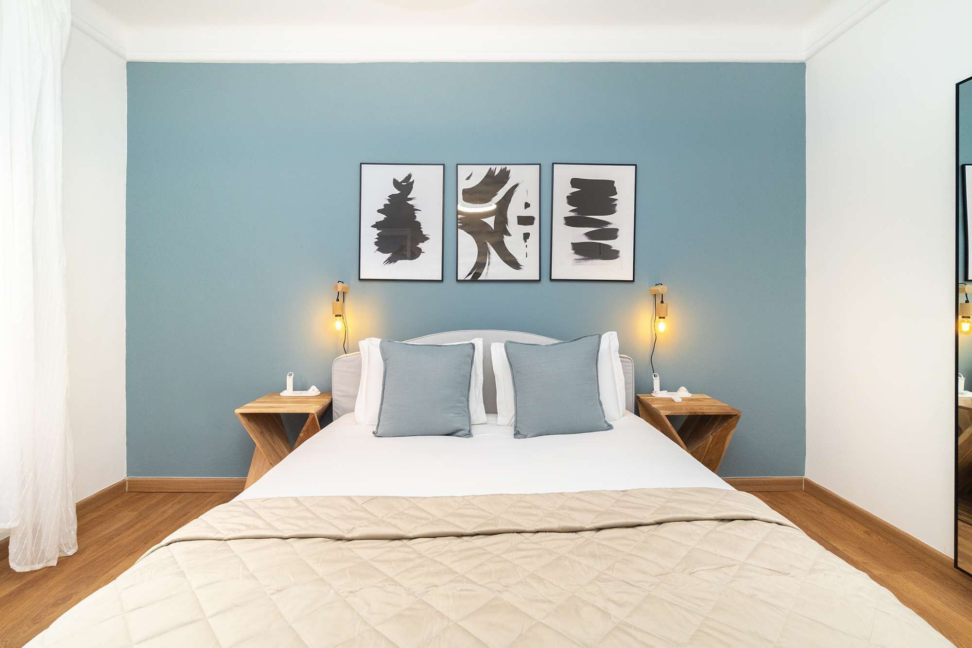 Iron/ironing board, travel crib, WiFi, bed sheets