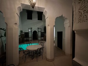 تناول الطعام