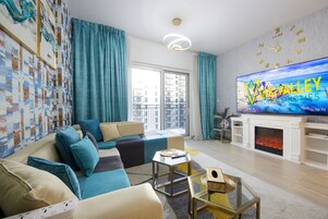 Luxury Apartment, 2 Bedrooms, City View, Lakeside | Living area | Smart TV
