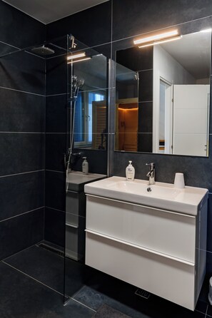 Hair dryer, towels, soap, toilet paper - Spacious 5-bedroom villa in serene Privlaka with all year swimming pool (Privlaka)