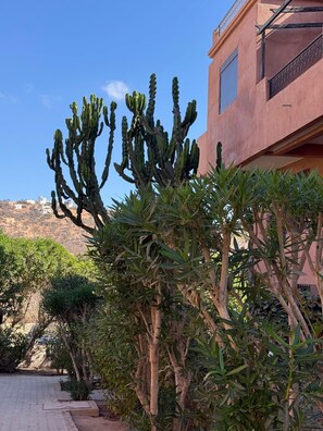 Property grounds - Residential apartment. 3km from TAGHAZOUT beaches. Near agadir.  MOROCCO (Taghazout)