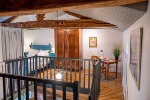 Room - Country House “Grand Gîte, Indoor Pool” with Private Terrace, Garden, and Balcony (Saint-Christophe-du-Ligneron)