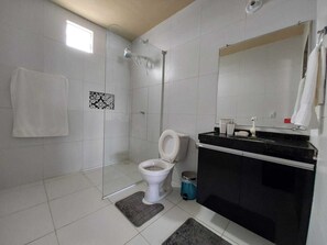 Hair dryer, towels, soap, toilet paper - Soares House: Between sand, sun and a touch of eternity (Beberibe)