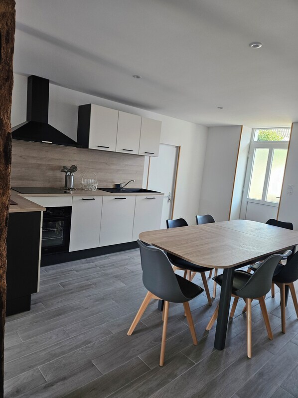 Dining - Gîte des 2L (Vallenay)