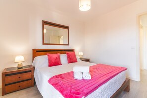 1 bedroom, iron/ironing board, travel cot, free WiFi - Sol Garajau Apartment by Atlantic Holiday (Santa Cruz)
