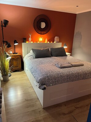 Classic Room, Garden View (L'oree du bois) | Soundproofing, free WiFi, bed sheets - Chambres d'hôtes Les Trois Loupiots (Chanteloup-en-Brie)