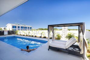 Pool - Cozy 2-bedroom apartment in adorable Wailoaloa Beach (Sigatoka, on the main island of Viti Levu)
