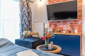Iron/ironing board, WiFi, bed sheets