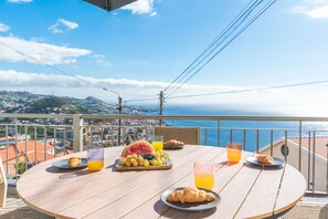 House - Midnight House by Atlantic Holiday (Camara de Lobos)