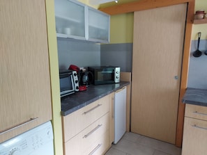 Private kitchen - 1 km from the village, along the greenway between Foix and Saint-Girons. (Castelnau-Durban)