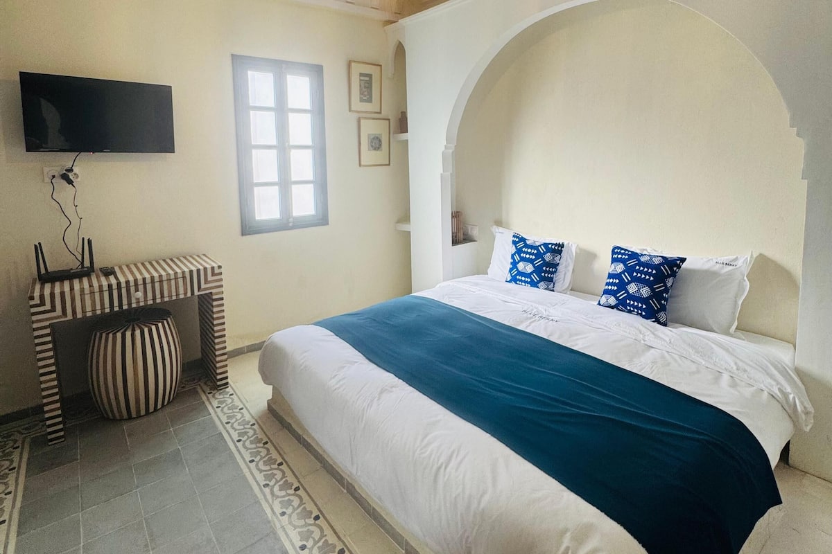 Superior-dobbeltværelse - 1 kingsize-seng - rengøring - udsigt til pool | Pengeskab på værelset, lydisolering, strygejern/strygebræt, gratis Wi-Fi