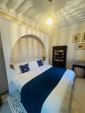 Standard Double Room, Courtyard View | In-room safe, soundproofing, iron/ironing board, free WiFi - Riad Blue Berry (Marrakech)