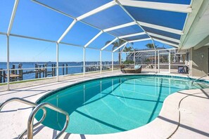 Outdoor pool, a heated pool - Tropical River Retreat (Cape Coral)