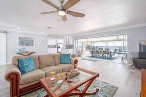 Smart TV - Tropical River Retreat (Cape Coral)