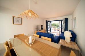 TV - Villa La Traviata by BLVE Homes (Playa Blanca)