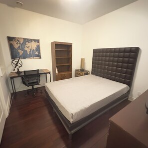 1 bedroom, iron/ironing board, WiFi - room for rent (Toronto)