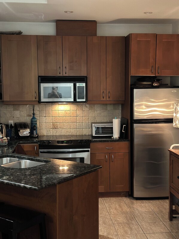 Private kitchen - room for rent (Toronto)