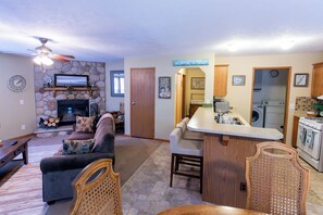 Interior - North Star Landing - Your Quiet Door County Escape (Ellison Bay)